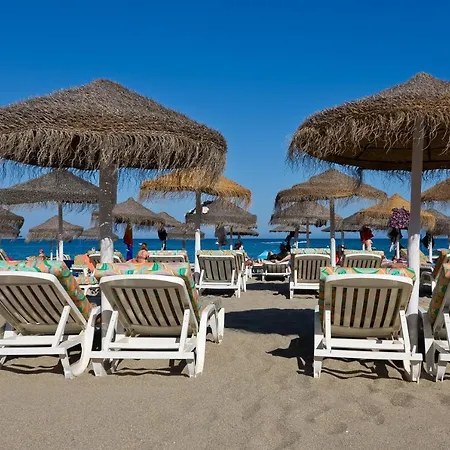 Apartman Relaxing In Parking *